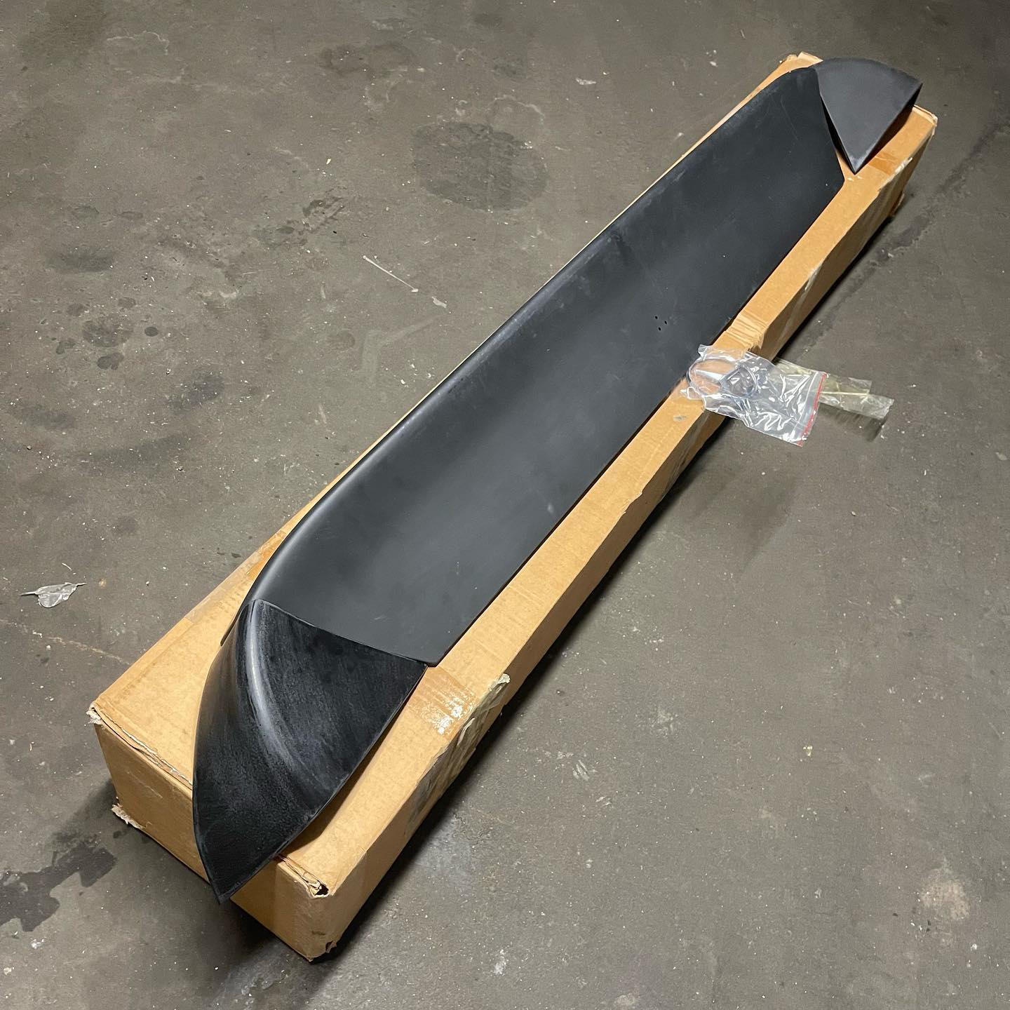 AMG Ducktail Spoiler W124 - Image 7