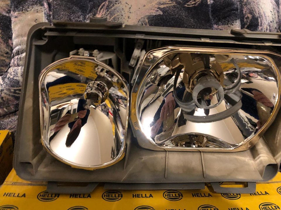 W124 E500 Hella Headlights - Image 7