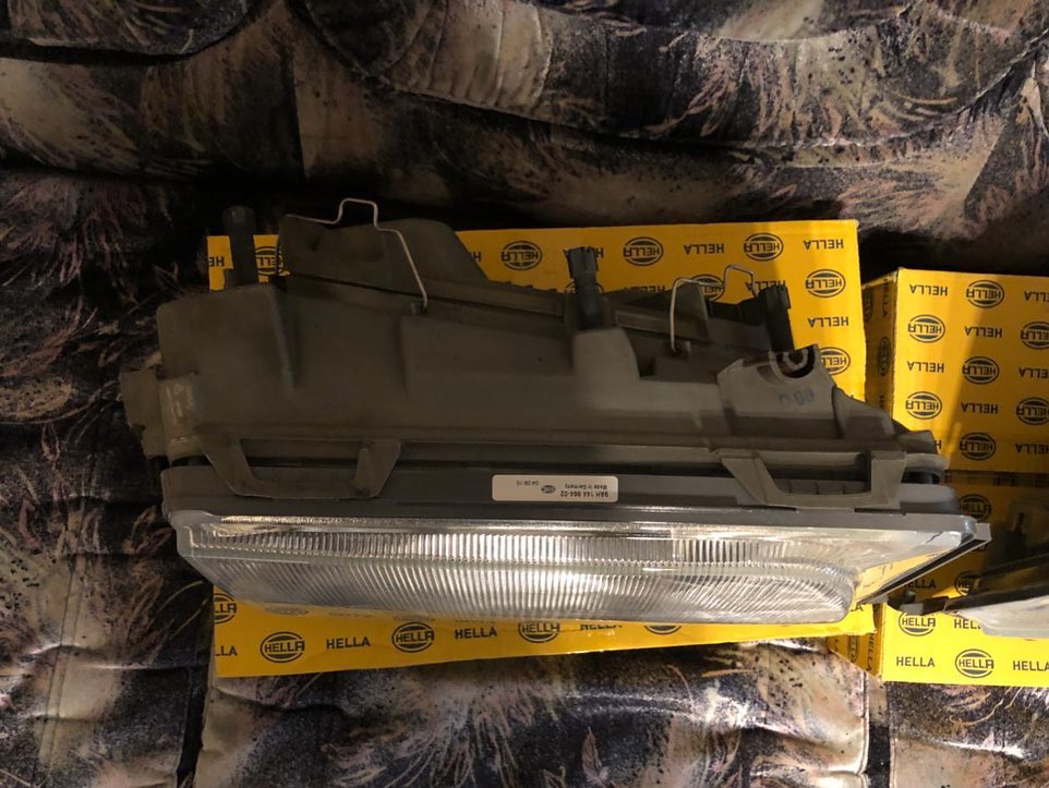 W124 E500 Hella Headlights - Image 3