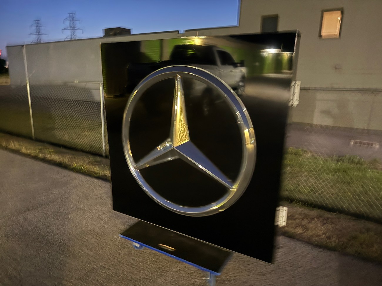 Original Mercedes-Benz Illuminated Dealer Logo Sign - Image 5