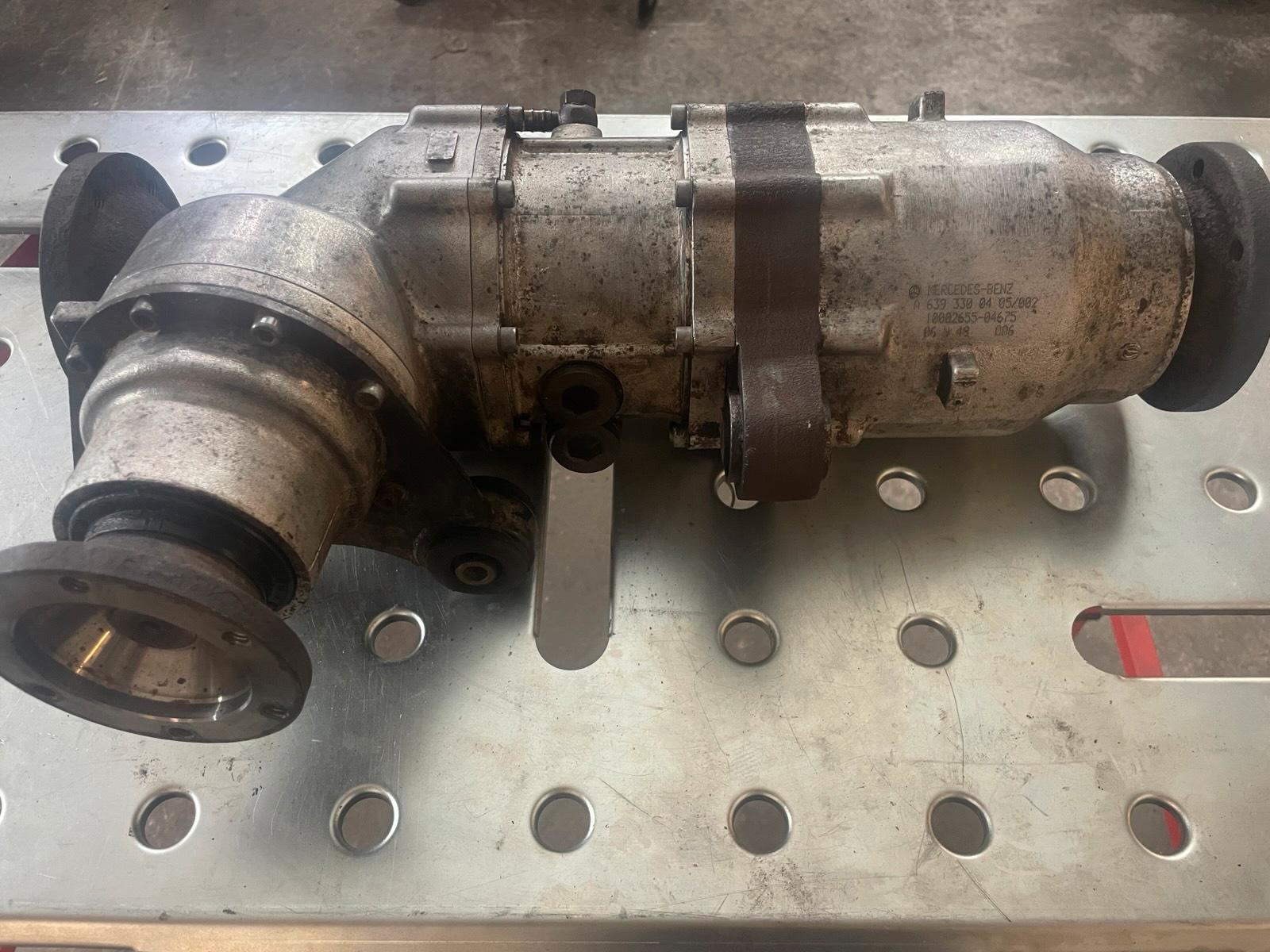 Mercedes-Benz W639 Vito / Viano Front Axle Differential - Image 3